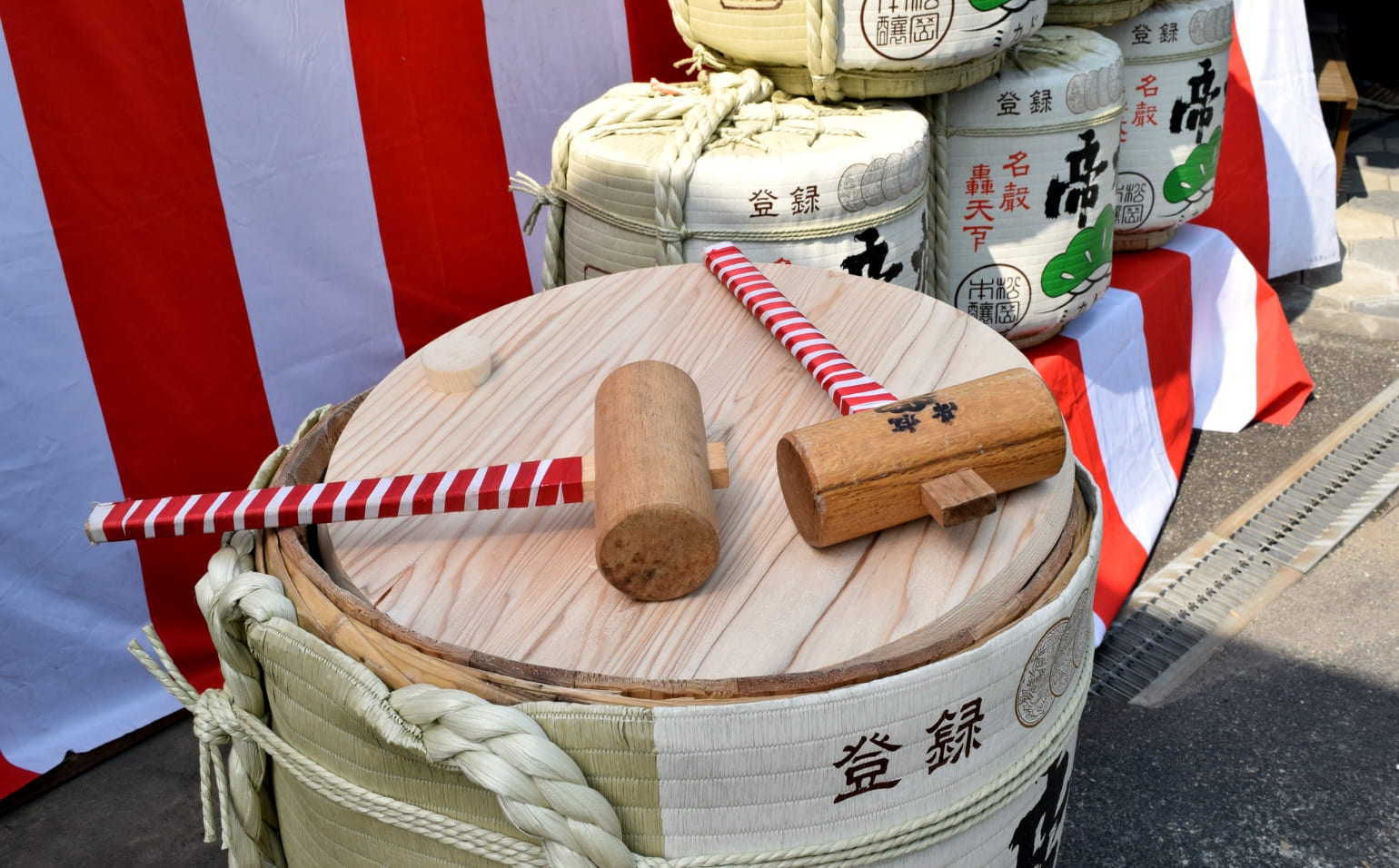 菰樽とは|鏡開き・菰樽・酒樽の製造販売|株式会社矢野三蔵商店